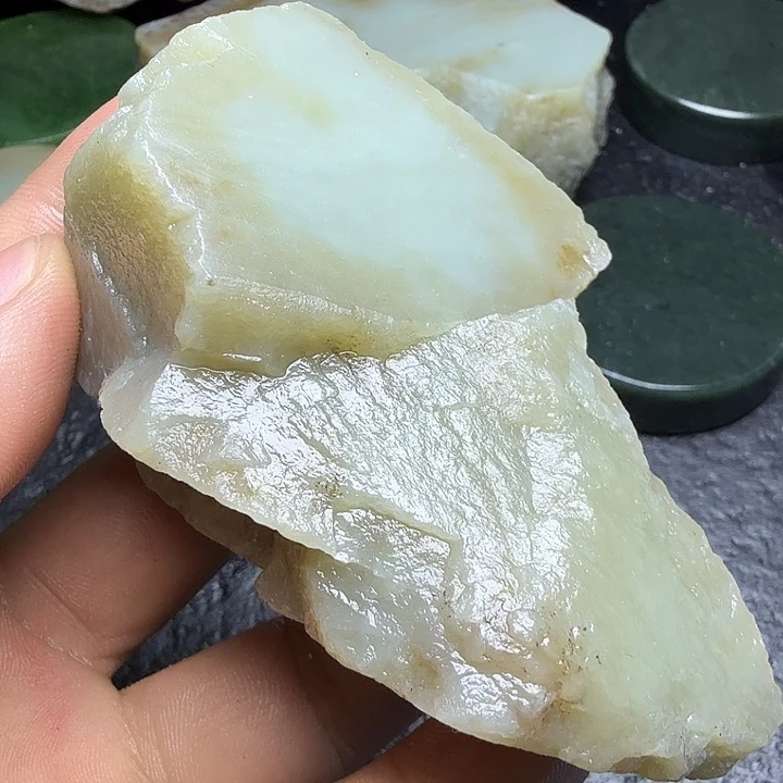 和田玉（糖玉）未镶嵌珠宝奇石