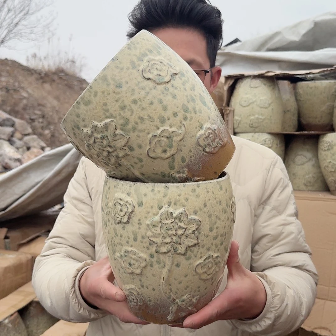 紫砂花盆口17高20（两个莲花老庄彩色