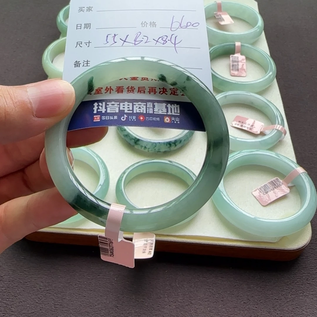 翡翠手镯未镶嵌天然A货翡翠手镯