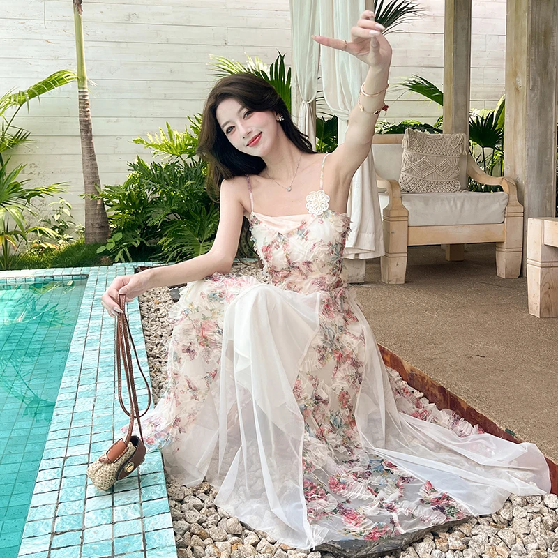 一生罗曼法式度假风连衣裙女2025夏季碎花高级感网纱拼接吊带长裙