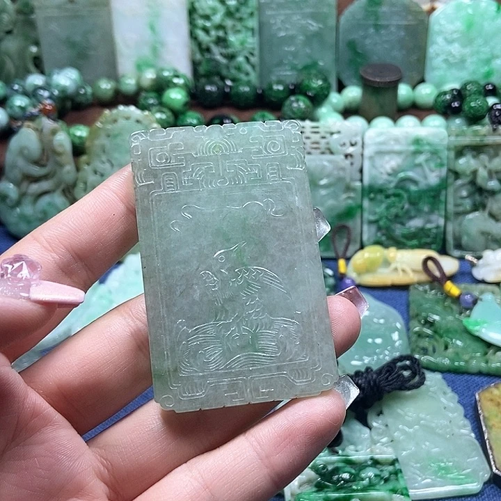 翡翠颈饰未镶嵌雪*飞00000000000