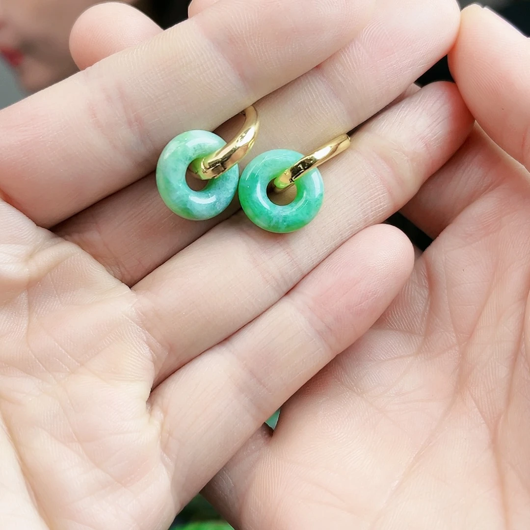 翡翠颈饰未镶嵌耳饰