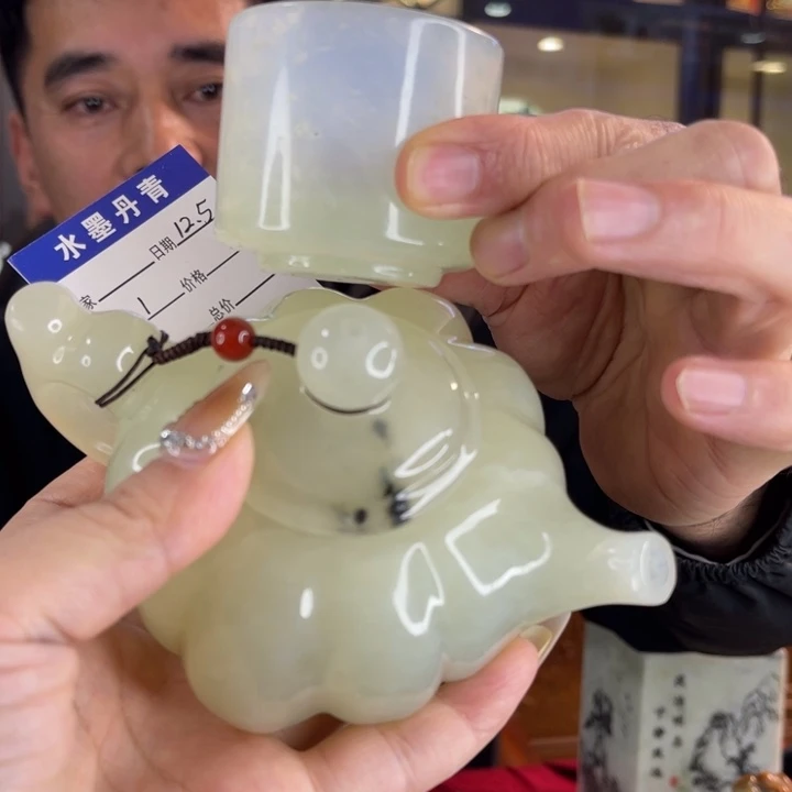 蛇纹石玉未镶嵌玉壶