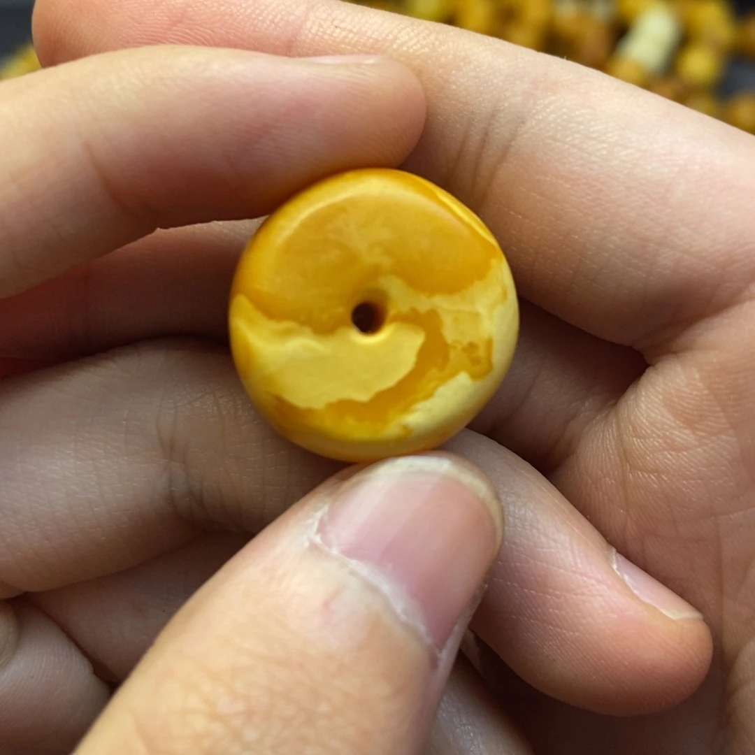 蜜蜡未镶嵌珠宝奇石