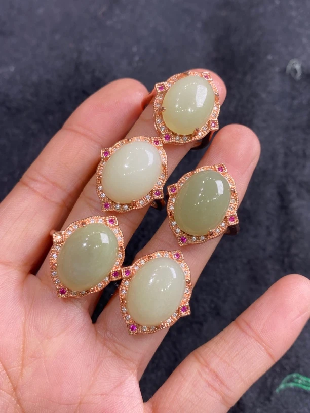 天然和田玉戒指 大尺寸约16*12 单个的价格