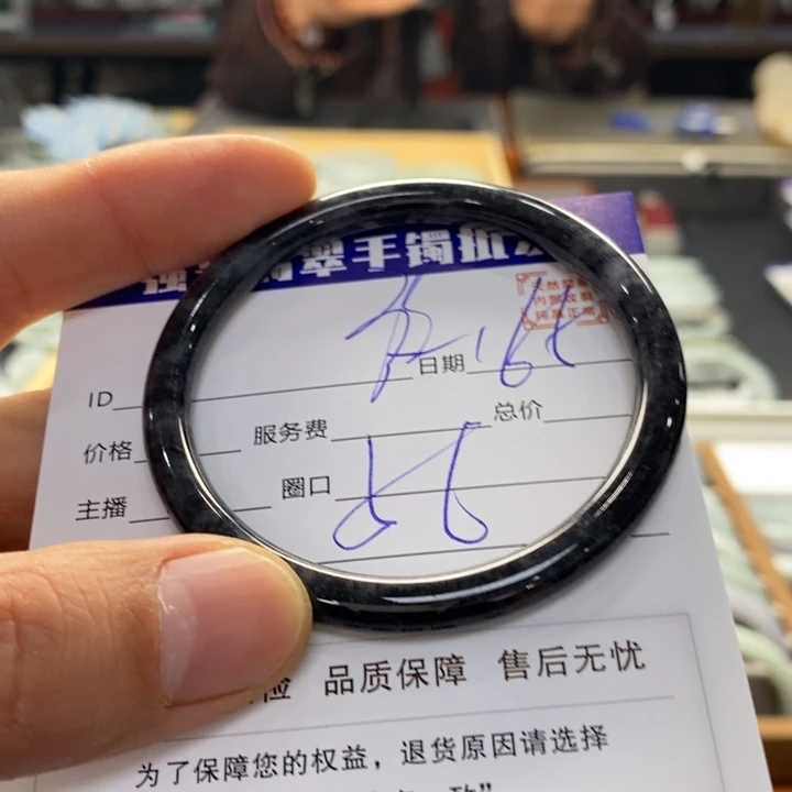 翡翠手镯未镶嵌翡翠手镯未镶嵌