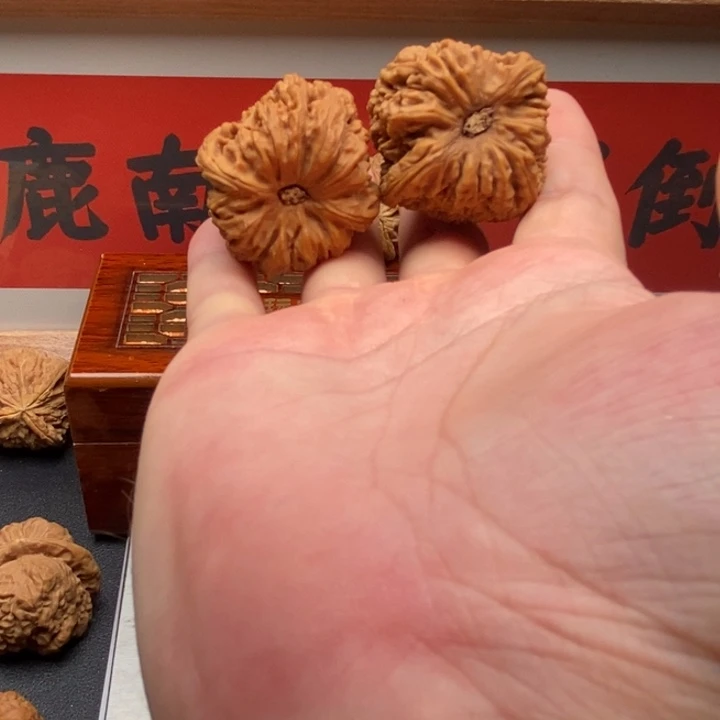 天***语吊坠文玩核桃南疆