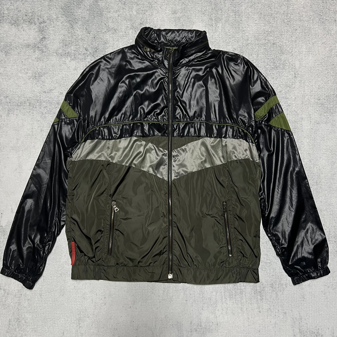 99新 Prada/普拉达 /黑绿拼色冲锋外套/XXL码