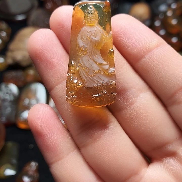 琥珀未镶嵌颈饰,,