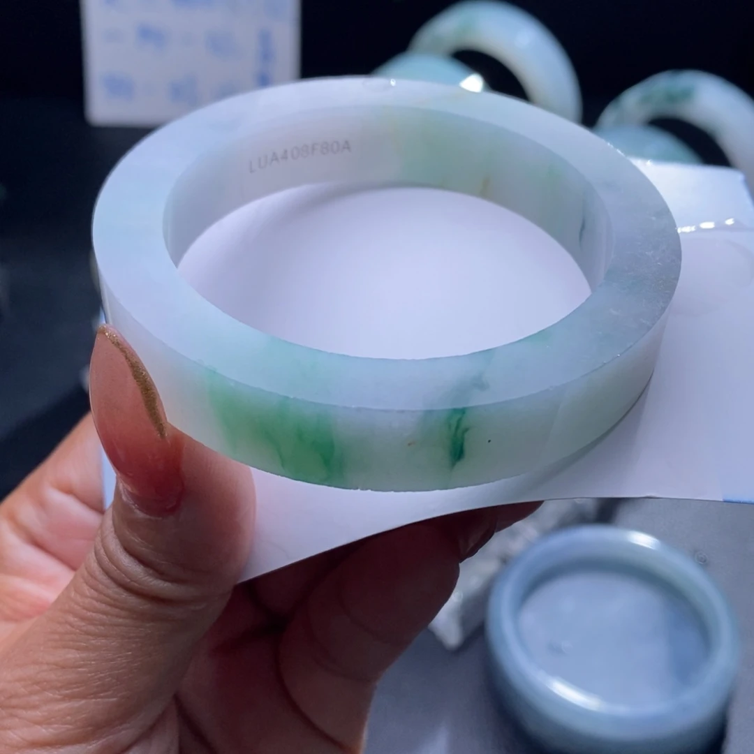 定制翡翠未镶嵌翡翠手镯