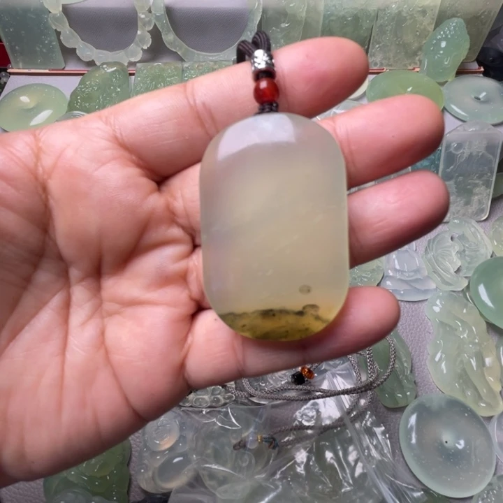 岫玉未镶嵌吊坠(赠链)细**蒙