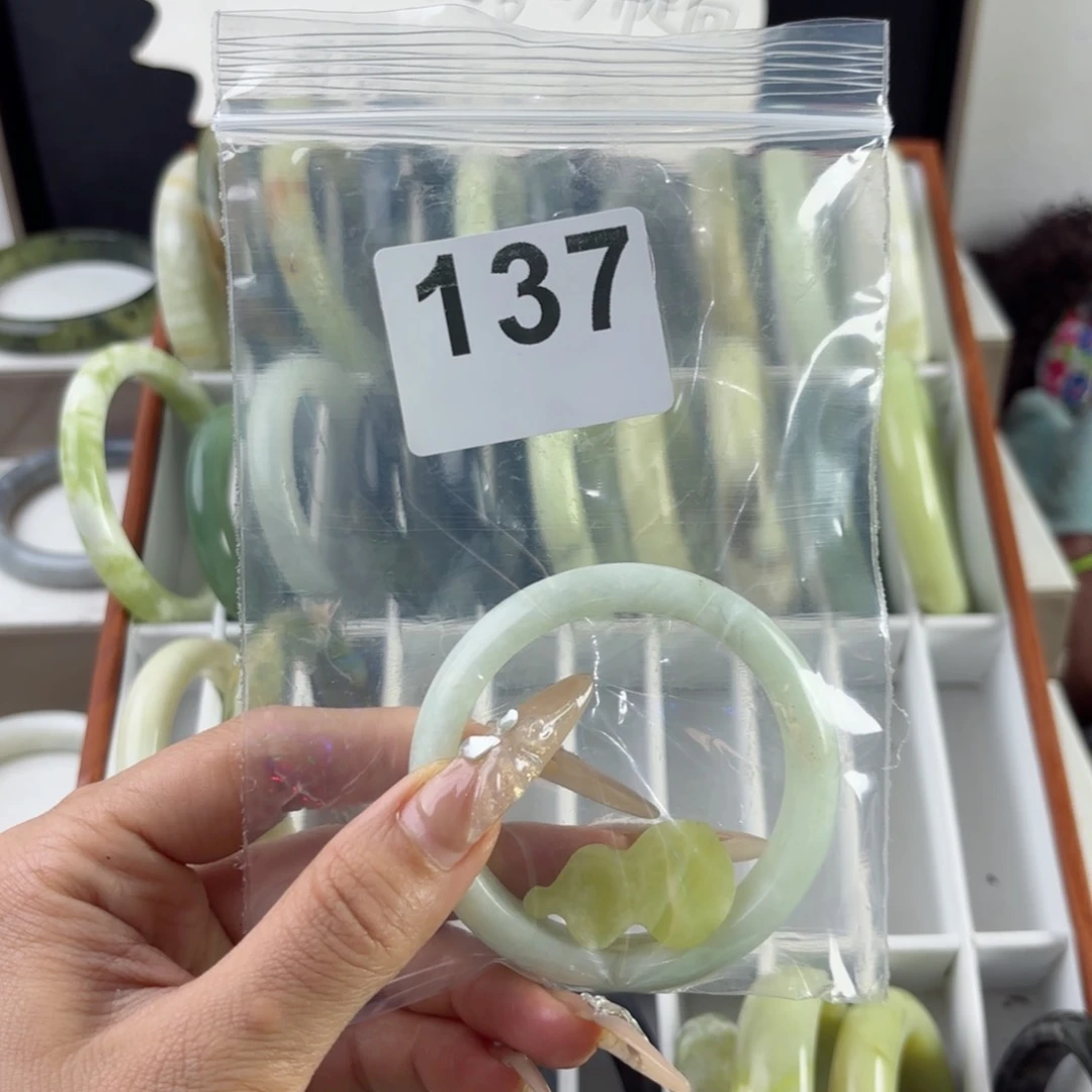 蛇纹石玉未镶嵌手镯白*?