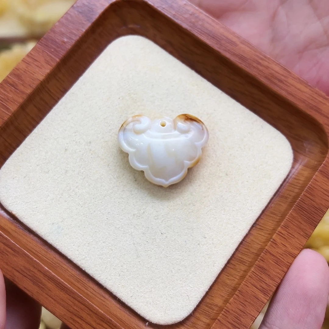 蜜蜡未镶嵌珠宝奇石