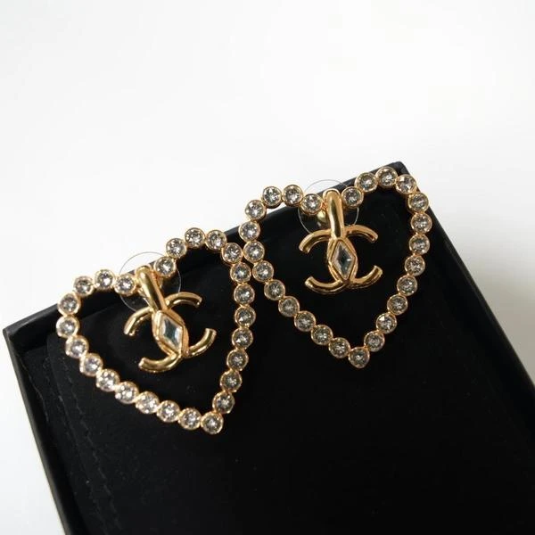 Chanel 闪钻爱心耳钉