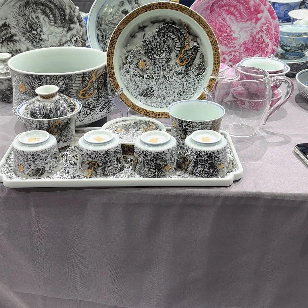 瓷片景德镇瓷器精品陈列展品