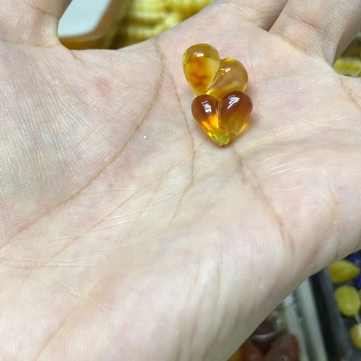 未镶嵌蜜蜡裸石多样性发货其一