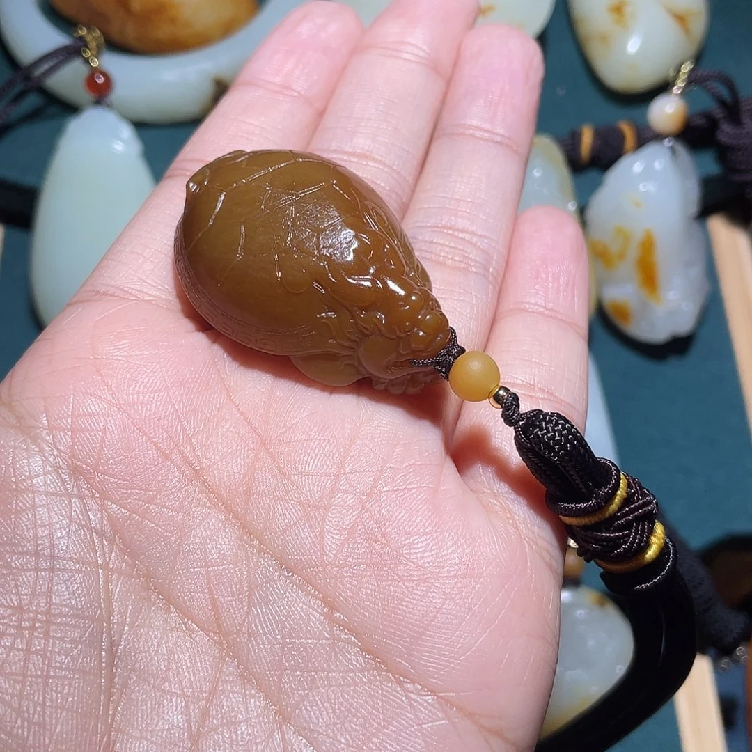 等***钟和田玉未镶嵌颈饰