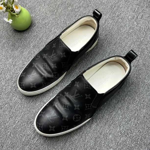 95新 LouisVuitton/路易威登 板鞋/ 阳/ 41.5码/ 老花 黑色 板鞋