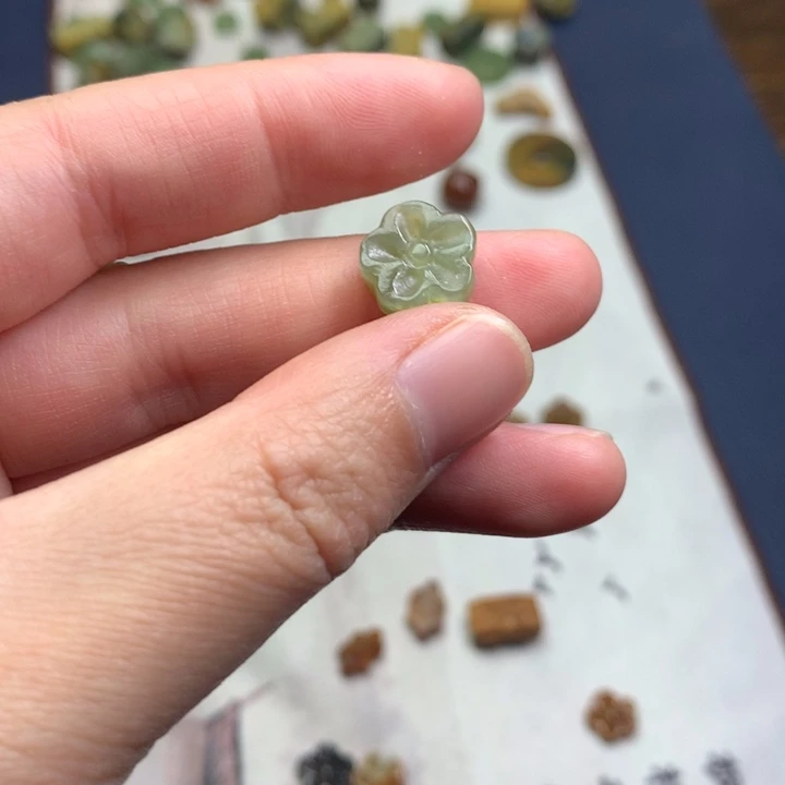 浅***然岫岩河磨玉（透闪石质玉）未镶嵌挂件