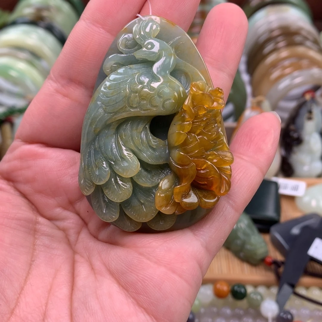 岫玉未镶嵌颈饰吊坠