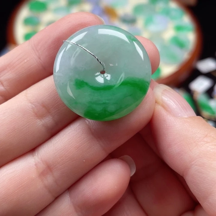 颈饰未镶嵌翡翠平安扣