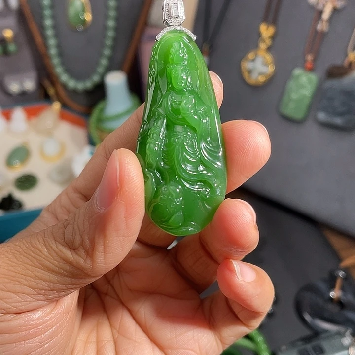 和田玉18K金镶嵌颈饰