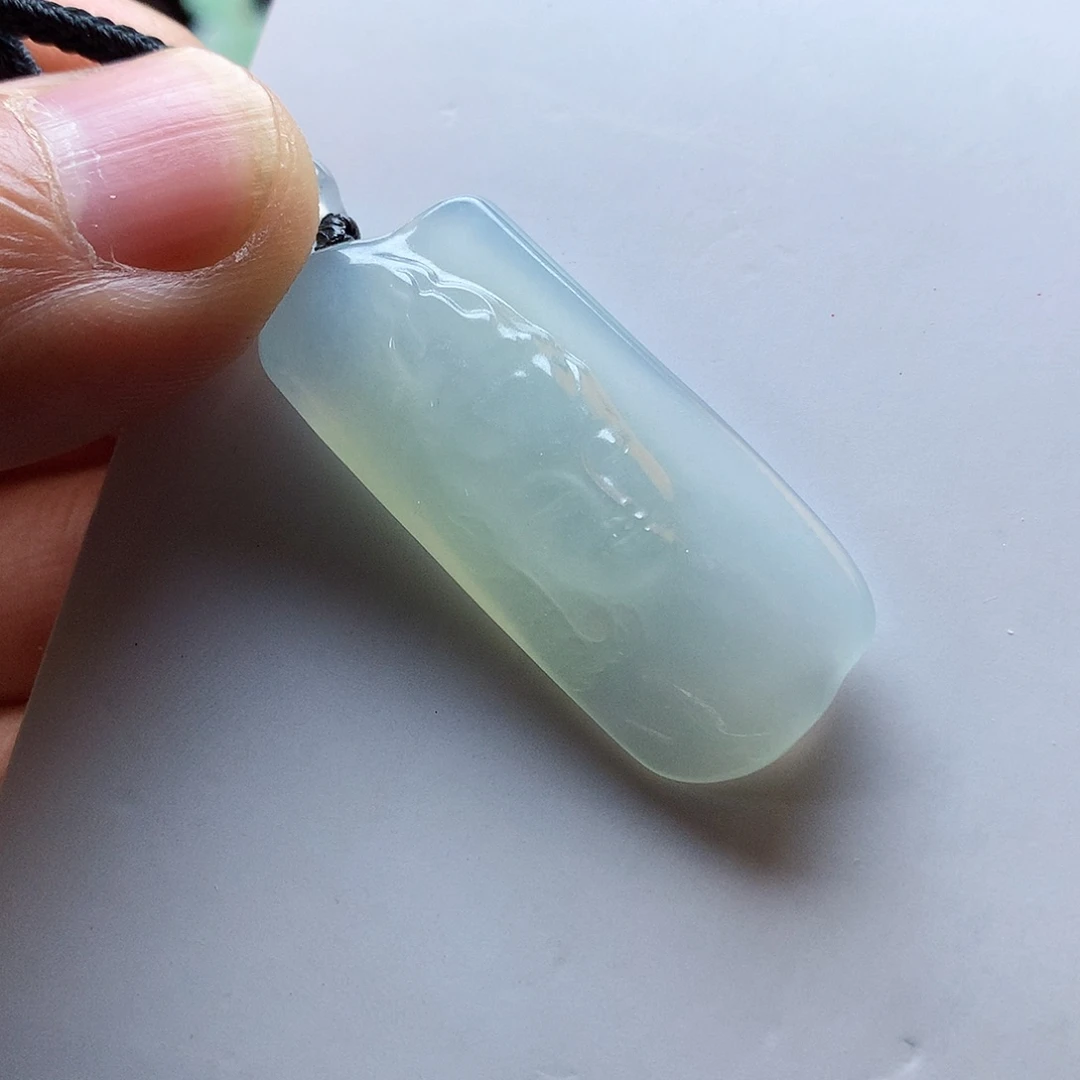 未镶嵌定制翡翠是**吕