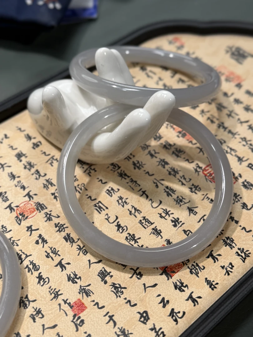 【揽月】天然和田玉烟紫美人镯高冰精美通透多样性发其一