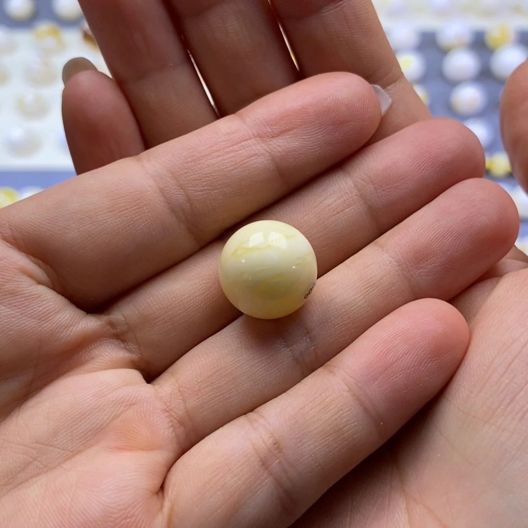 ****饱未镶嵌琥珀珠宝奇石