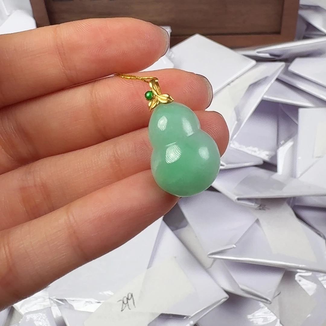 翡翠18K金镶嵌颈饰11