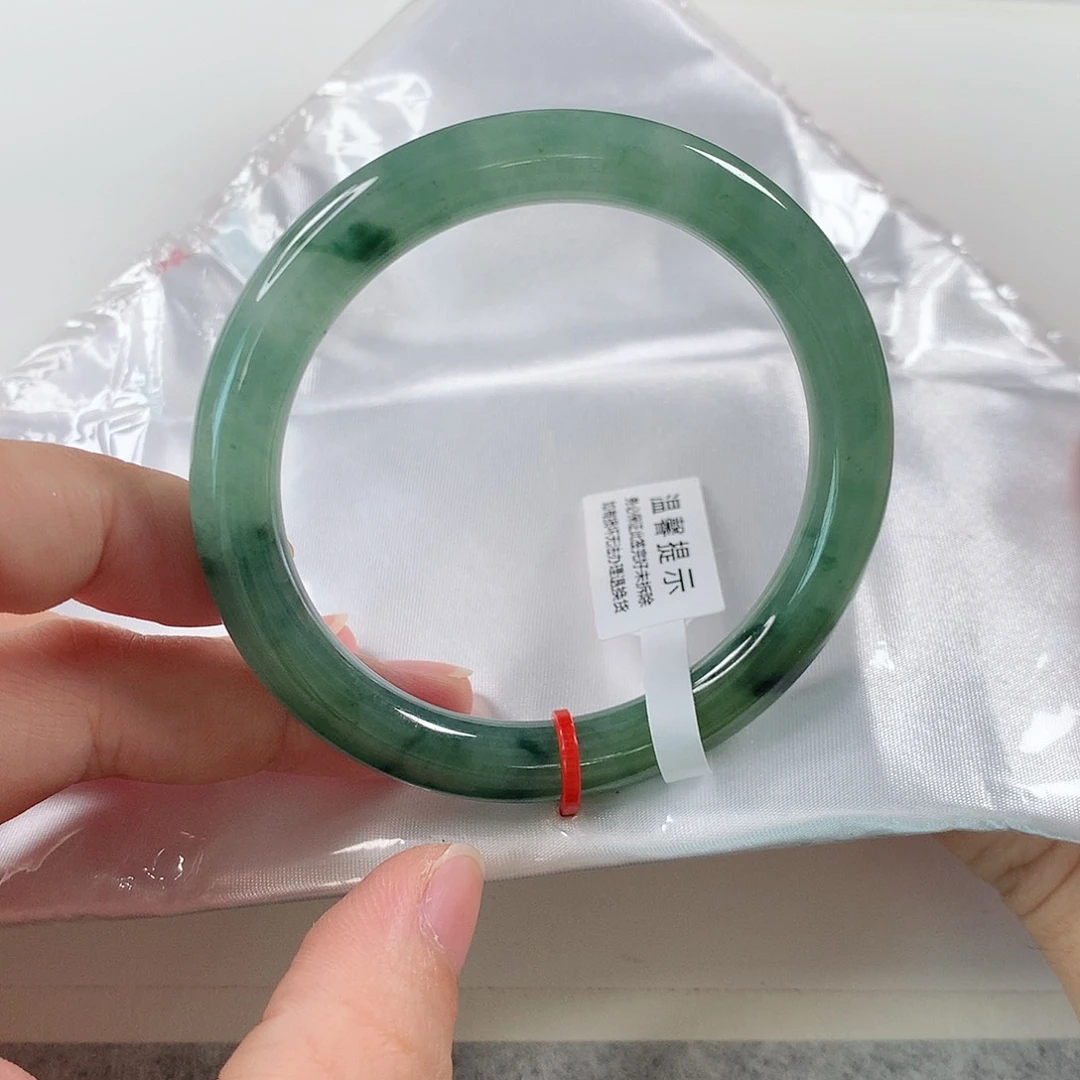 翡翠手镯未镶嵌⑨①