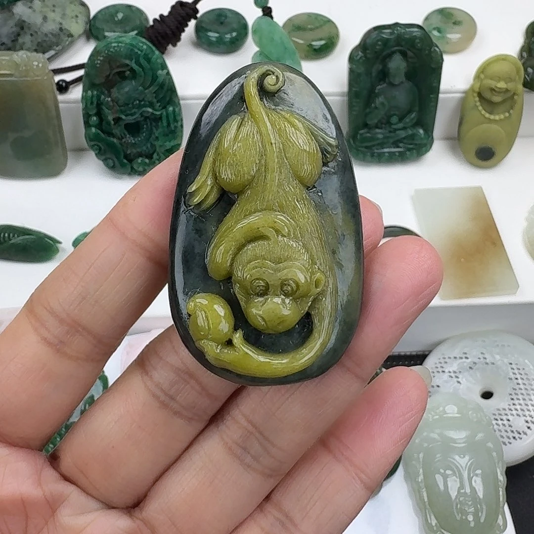 独山玉未镶嵌颈饰
