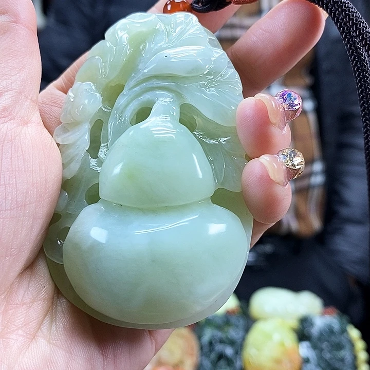 蛇纹石玉吊坠未镶嵌