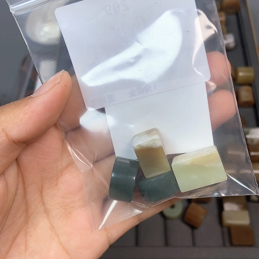 吖***咘颈饰银S925镶嵌水晶R209