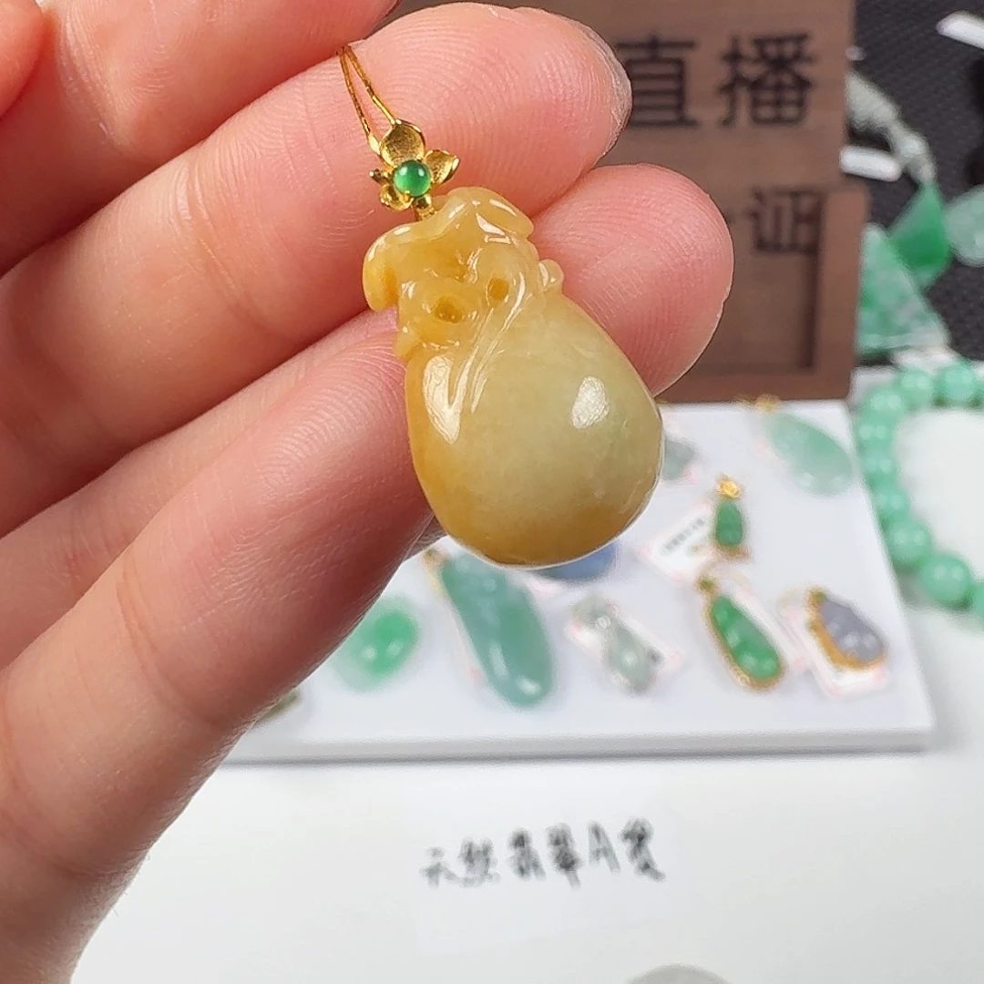 翡翠18K金镶嵌颈饰