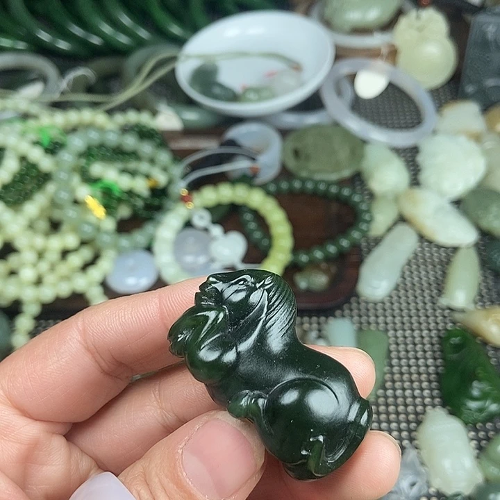 和田玉（碧玉）未镶嵌颈饰