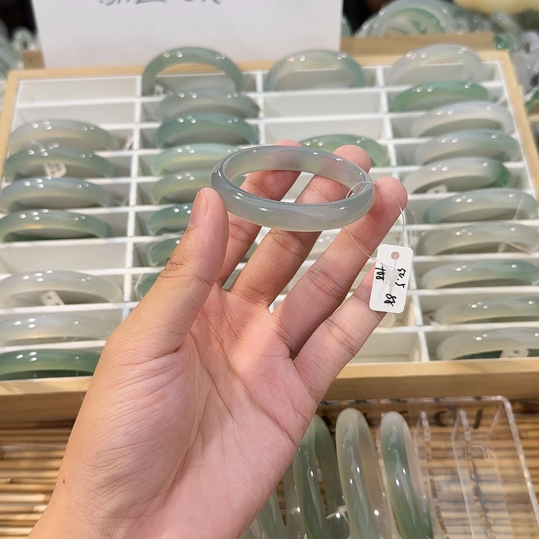 手镯玛瑙/玉髓未镶嵌没有售后圈口50.5