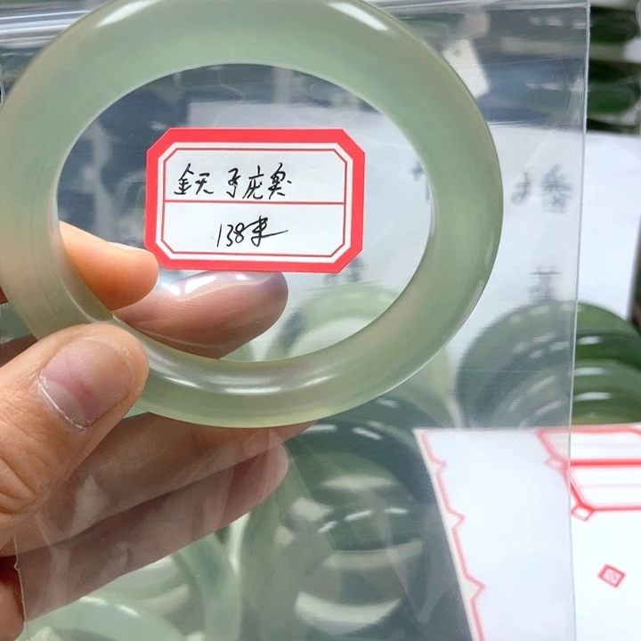 金***臭蛇纹石玉未镶嵌手镯