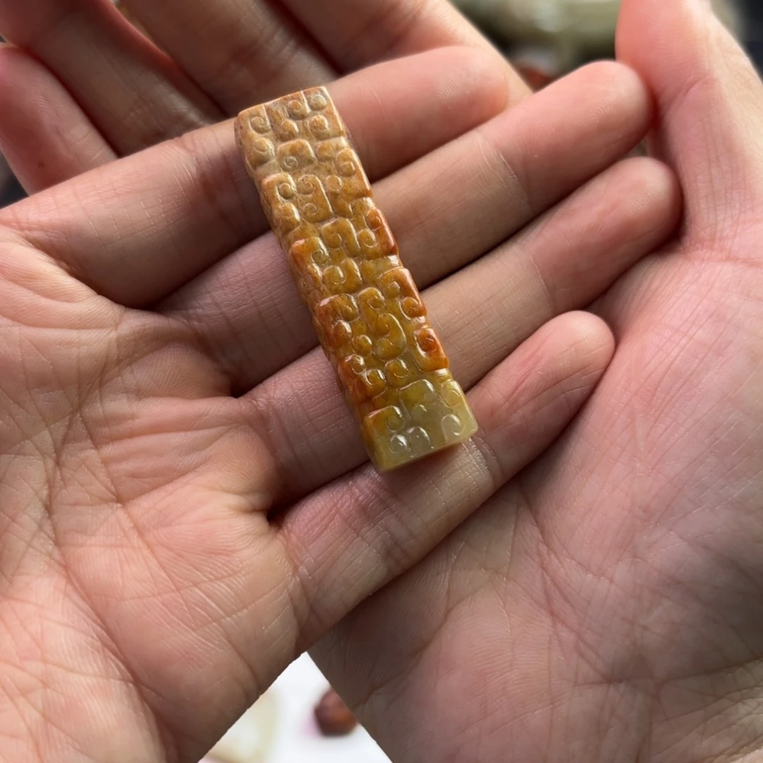 荣***威和田玉（糖玉）未镶嵌颈饰