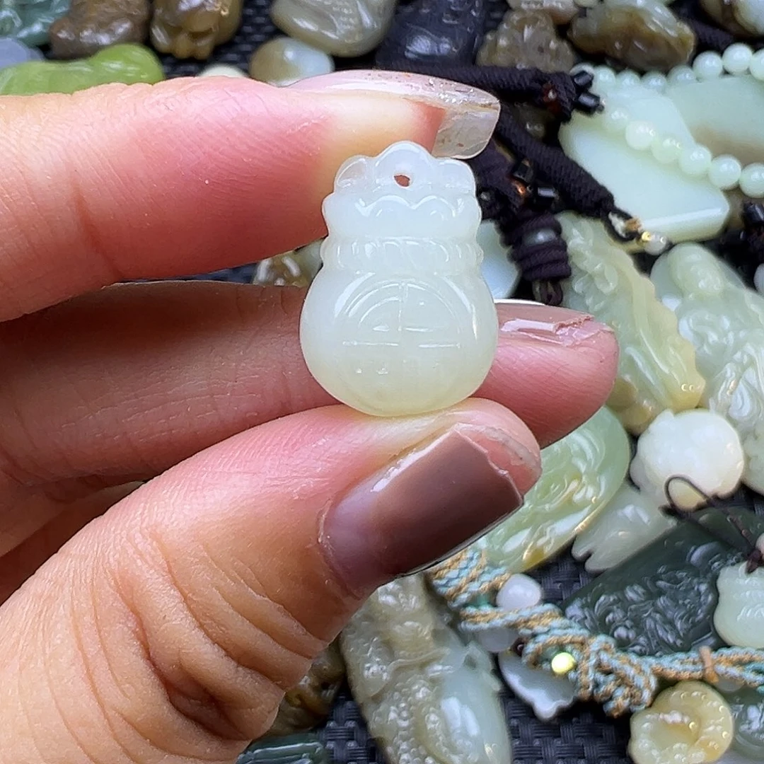 和田玉未镶嵌颈饰卡1.8