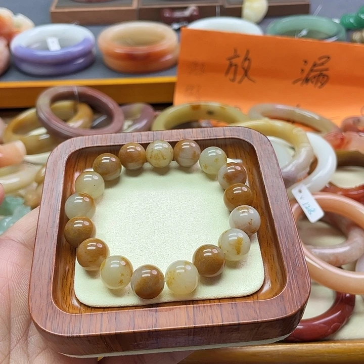 未镶嵌手镯石英质玉