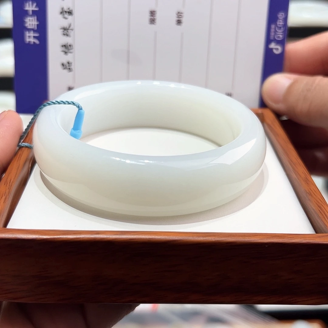 未镶嵌手镯和田玉天***蓝尾款
