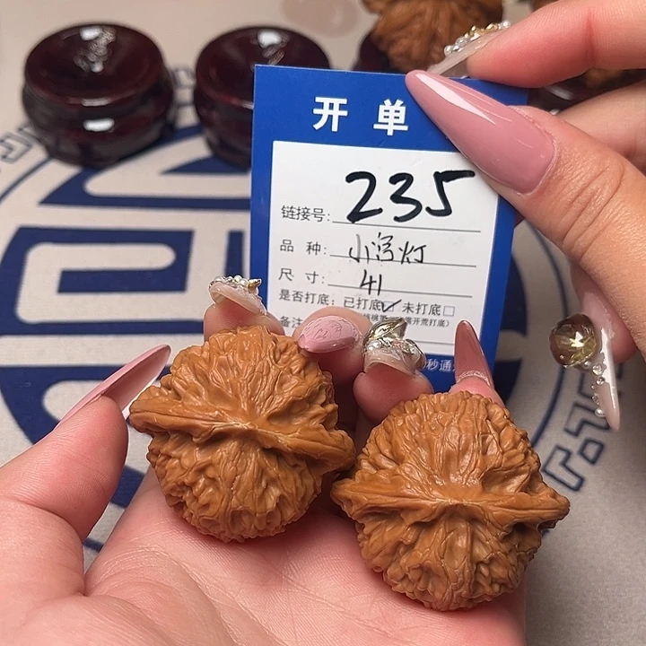 文玩核桃把件宫灯