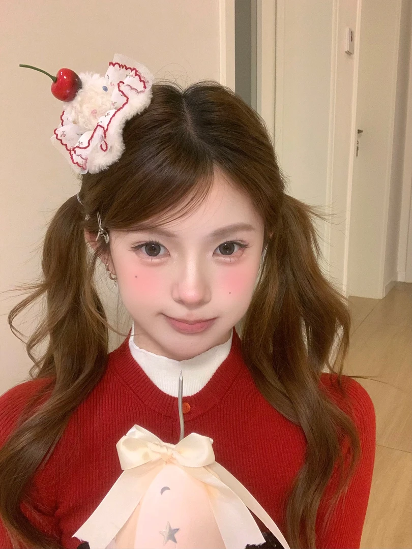 樱桃蛋糕发夹鸭嘴夹秋冬圣诞新年氛围感拍照发饰发卡2025新款头饰