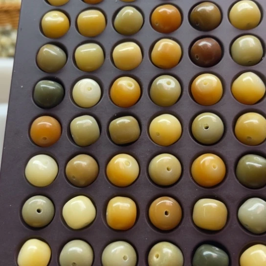 吊坠白玉菩提微瑕12汉堡60颗