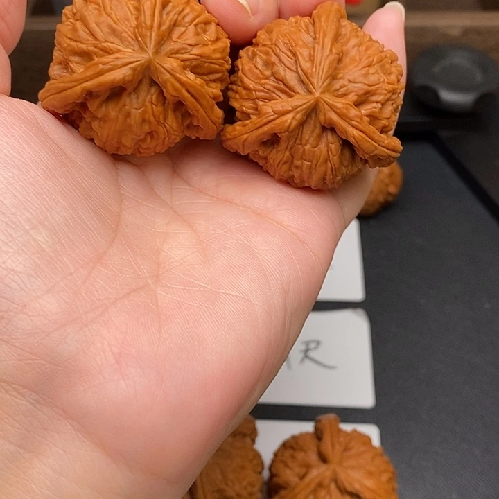 刘***丶文玩核桃把件白奔