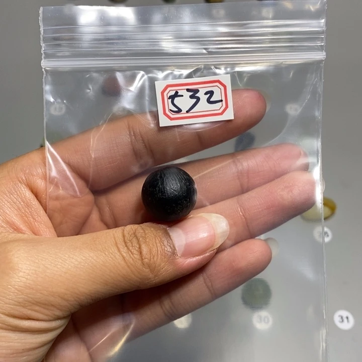 蛇纹石玉颈饰未镶嵌大****腿