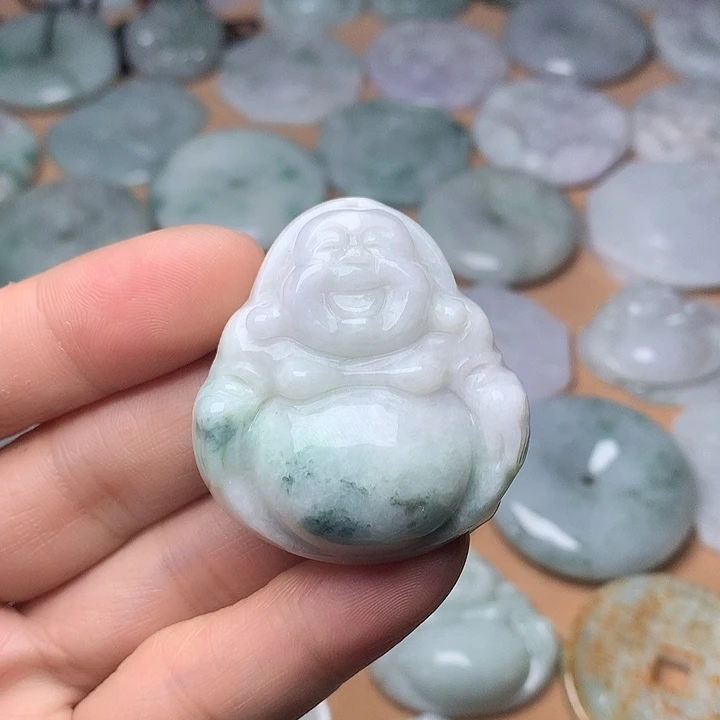 翡翠未镶嵌颈饰佛