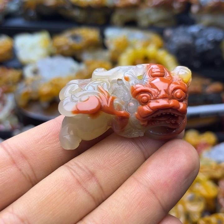 石英质玉（黄龙玉）未镶嵌颈饰