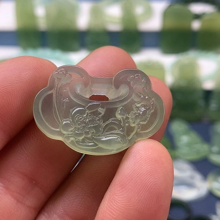 未镶嵌蛇纹石玉挂坠